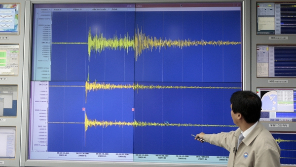 A South Korean meteorological official shows seismic waves from the site of North Korea's nuclear test in May 2009
