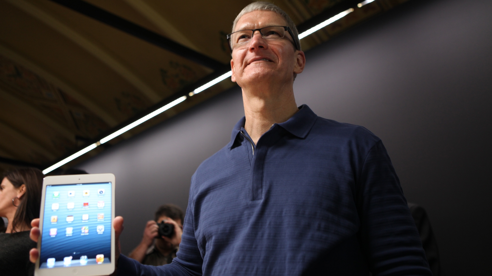 big-salary-rise-for-apple-s-chief-tim-cook