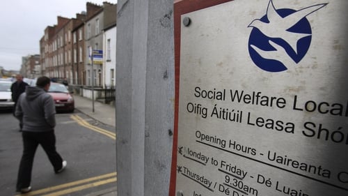 For the year to the end of October the number of men in receipt of social welfare fell by 28,105