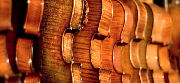 Éist Ag siúl ar chosán an cheoil Billy Ó hAnluain