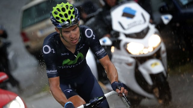 Rui Alberto Costa rides through the rain in the closing kilometres of stage 19