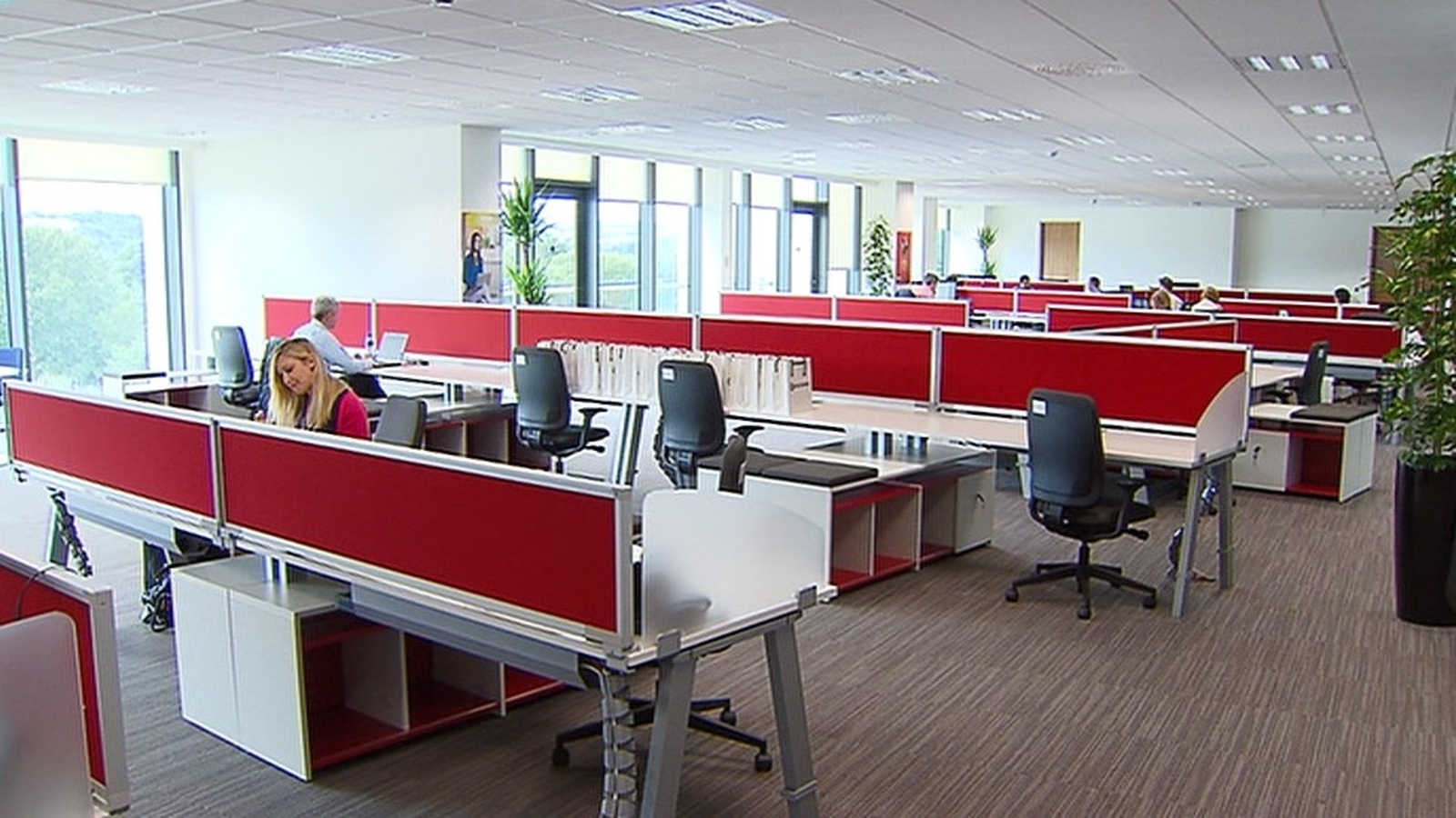 creates 100 jobs at Cork base