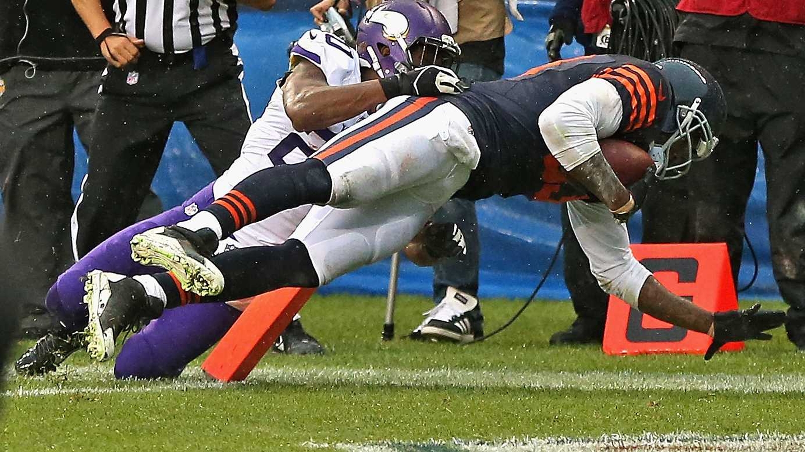 Cutler, Bennett lead Bears over Vikings 31-30