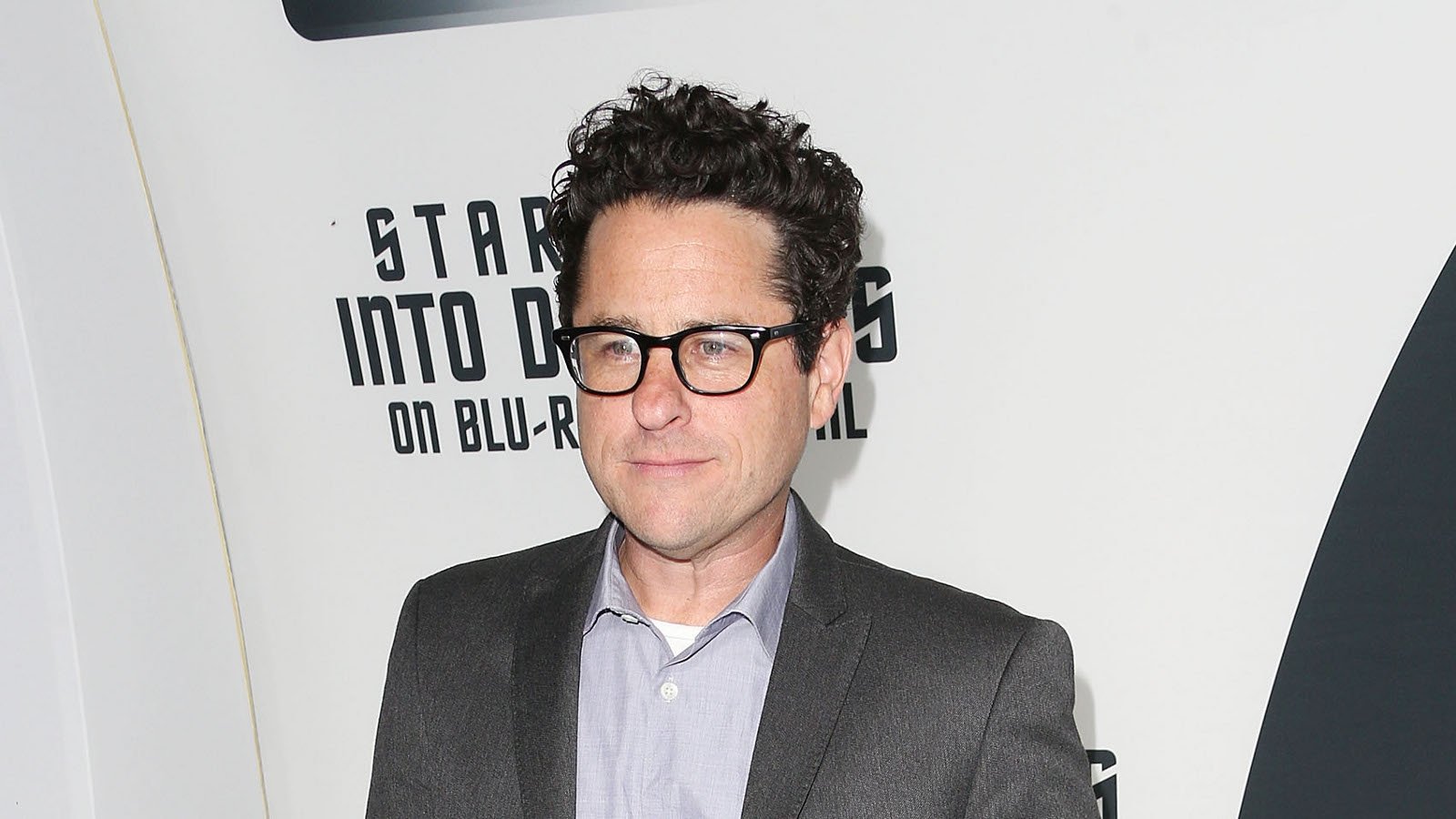 JJ Abrams apologises for using too much lens flare