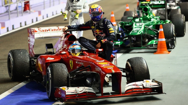 Mark Webber drops Fernando Alonso back to the pits