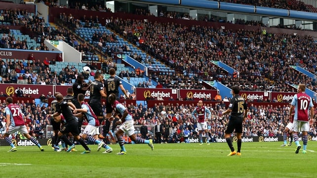 Leandro Bacuna free-kick