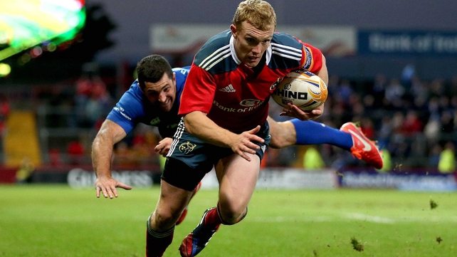 Keith Earls crosses the line for Munster