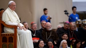 Pope Francis is to hold a synod of bishops next year to discuss issues facing the family