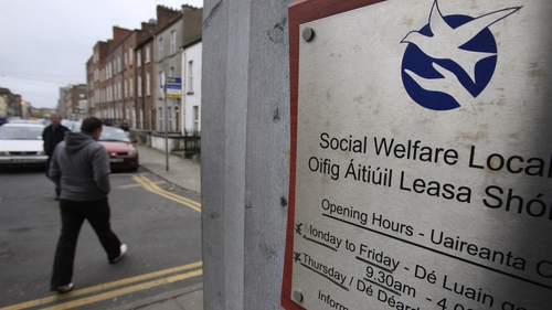 All long-term welfare recipients will receive a 25% bonus