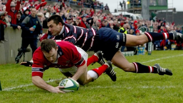 Carbery's late penalty gives Munster European quarter-final spot
