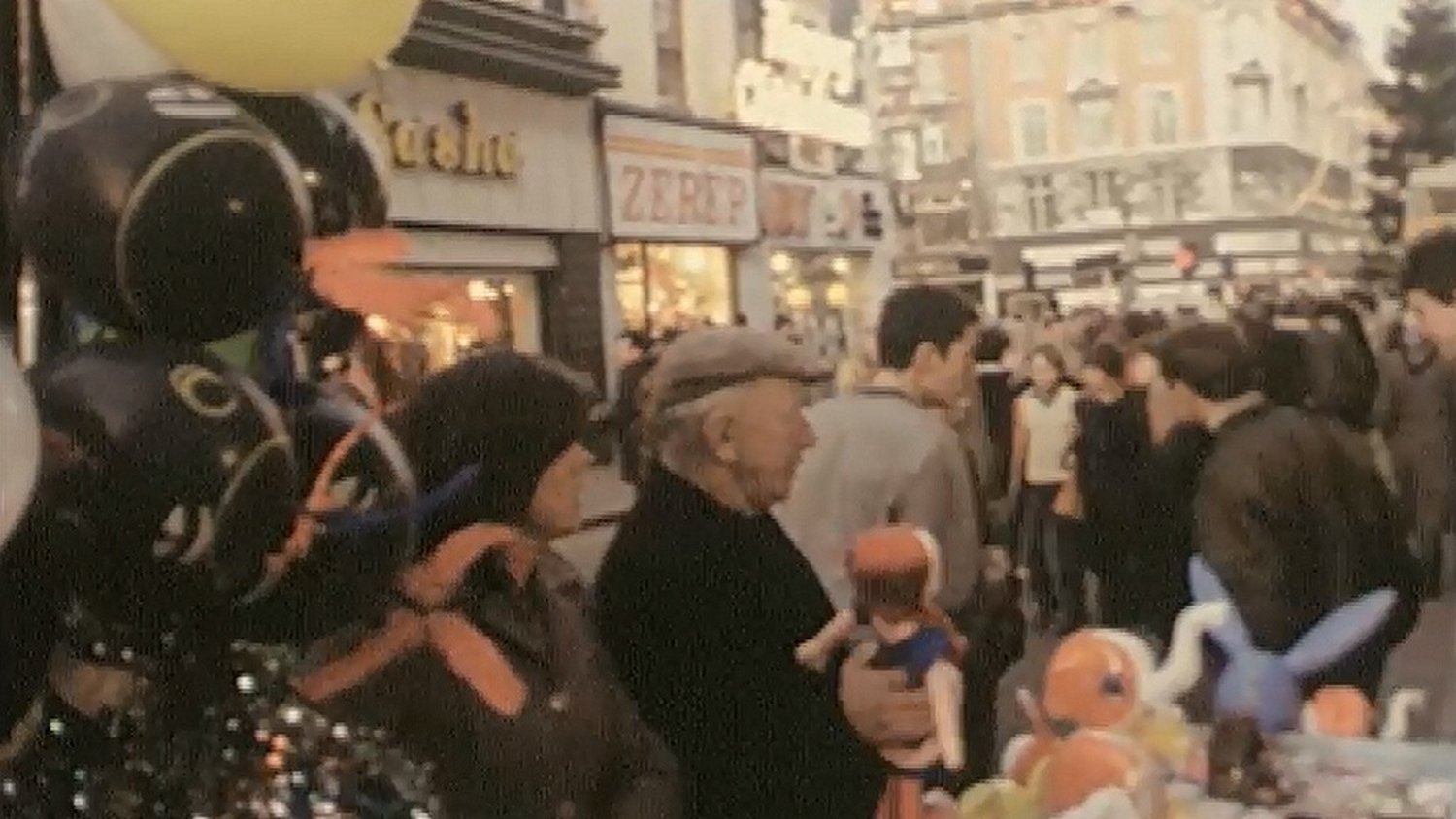 RTÉ Archives | Celebrations | Christmas Shopping in Dublin