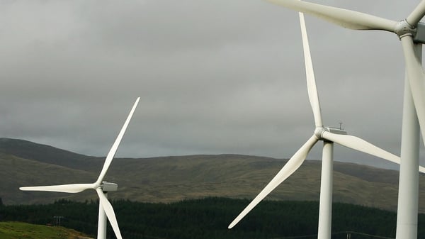 The SEAI says use of renewable energy in Ireland last year mostly provided by wind turbines saved the country €426m