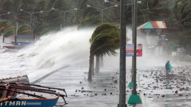 Super Typhoon Haiyan batters Philippines