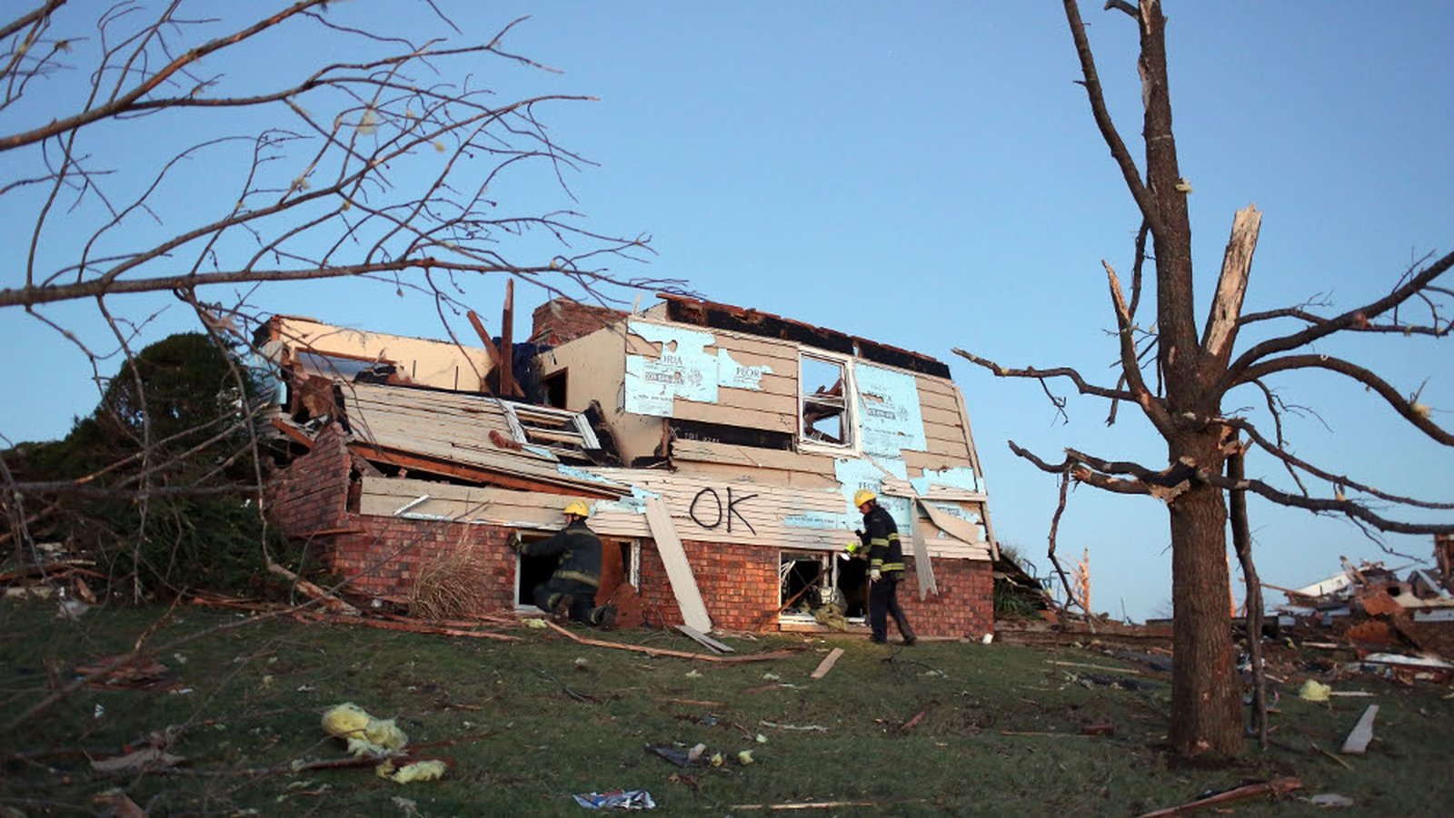 Six Killed As Tornadoes Hit Illinois Town