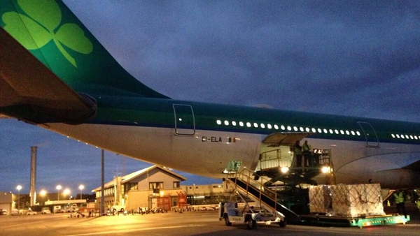 The Aer Lingus plane being loaded at Dublin Airport this morning with aid for the Philippines