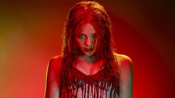 Chloë Grace Moretz re-creates one of the greatest scenes in horror movie history
