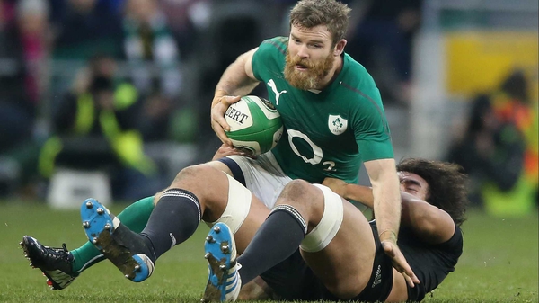 Gordon D'Arcy is tackled by Steven Luatua
