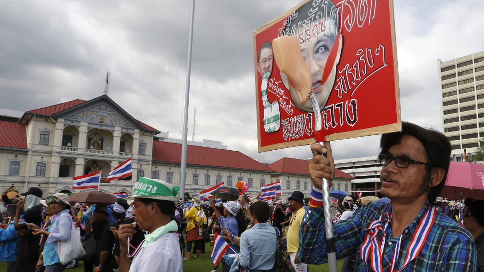 Thai Protesters Enter Army Headquarters