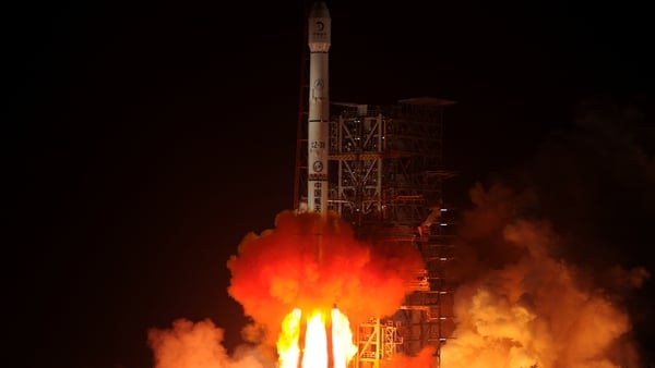 The Chang'e-3 rocket carrying the Jade Rabbit rover blasts off