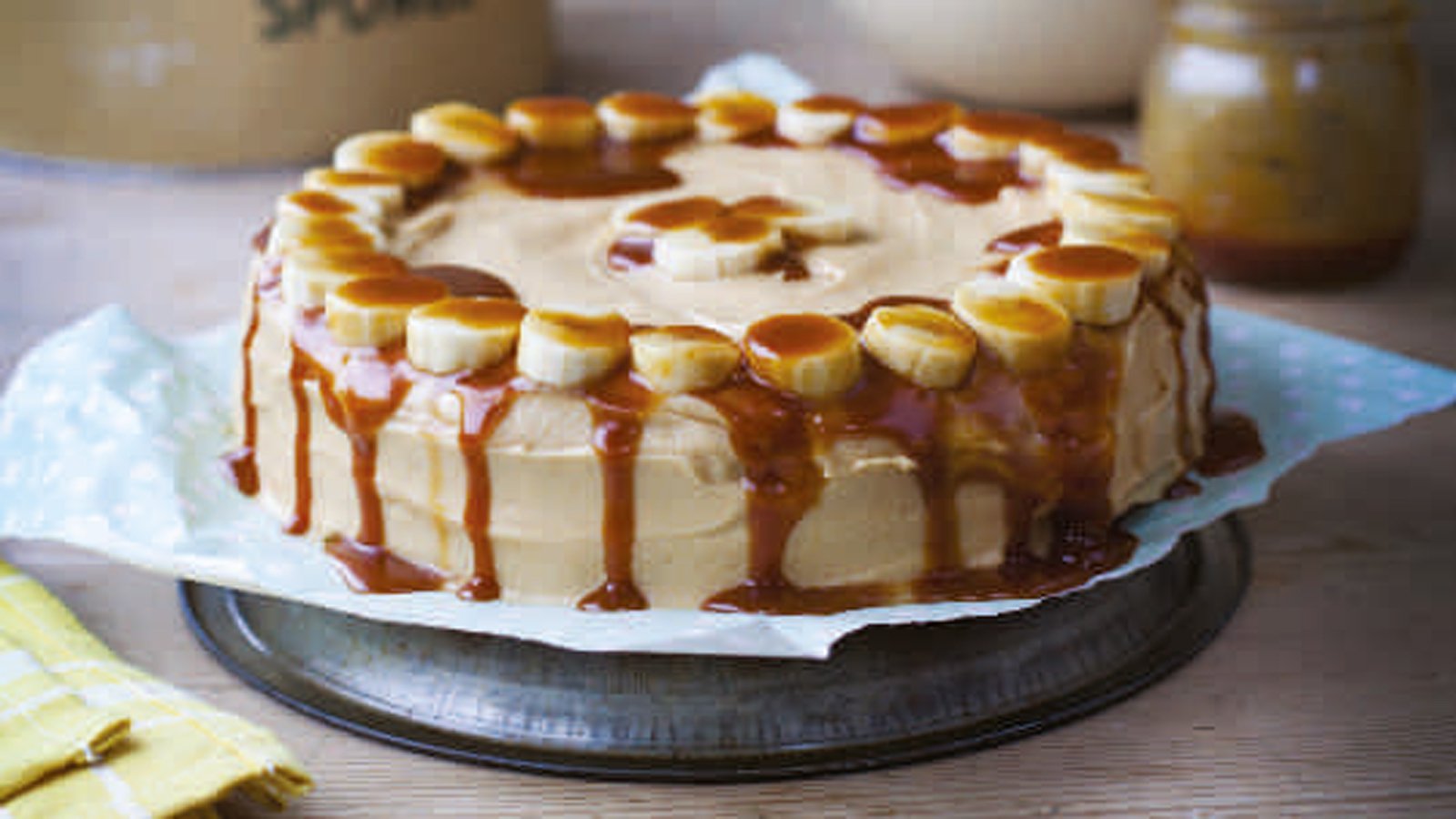 Banoffee Cake - Easy Dessert Recipe - College Housewife