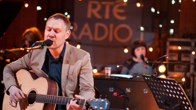 David Gray performs in RTÉ for The South Wind Blows
