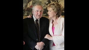 Then president Mary McAleese meets with Mr Reynolds at Áras an Uachtaráin while hosting a thank you reception for members of the Council of State in 2011 (Pic: Leon Farrell/Photocall)