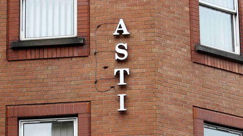 The ASTI has decided to ballot members on co-operation with the new Junior Cert programme