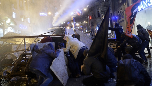 Rioting in Istanbul as anti-government protesters vent anger over corruption investigation