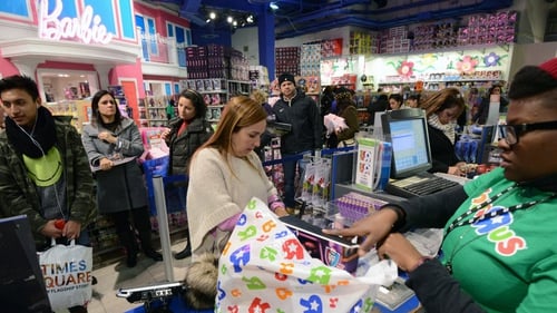 US retail sales rose 0.2% last month, new figures show