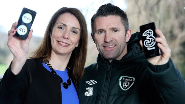 Three Ireland’s chief commercial officer Elaine Carey with Robbie Keane at its 4G service launch