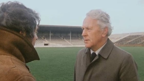 Éamonn Ó Muirí and Séamus Ó Riain, Féach, 1984