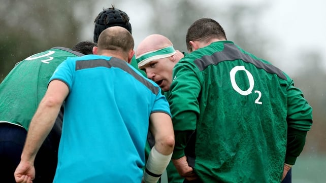 Paul O'Connell talks tactics with the Ireland pack