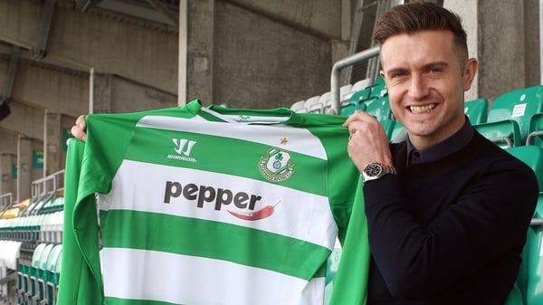 Stephen McPhail has returned to Shamrock Rovers after a 19-year playing career in England