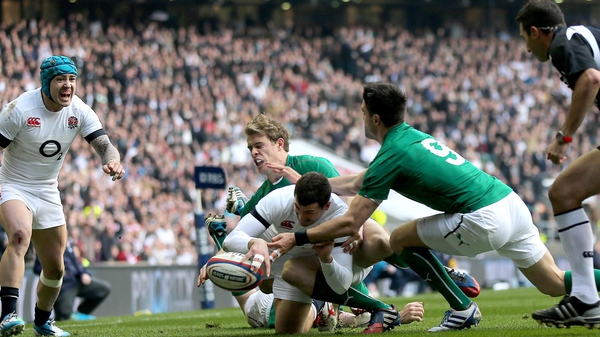 Conor Murray makes a last-ditch tackle to stop Jonny May scoring at Twickenham