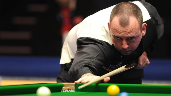 Former world champion Mark Williams moves into fourth round