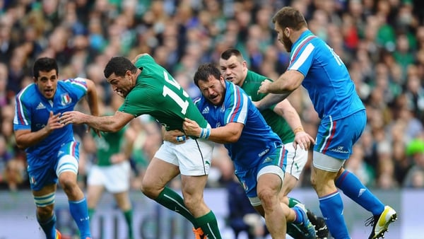 Ireland's Rob Kearney suplies some go-forward ball despite the attentions of Alberto de Marchi