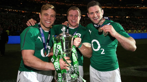 Ian Madigan (L), Sean Cronin and Fergus McFadden (R) celebrate with the Six Nations trophy