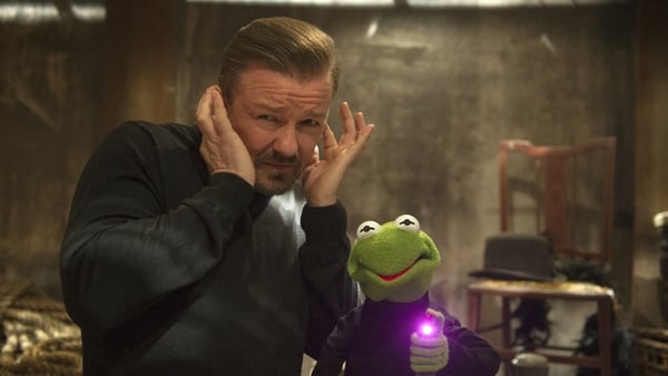 Ricky Gervais and Kermit the Frog in Muppets Most Wanted