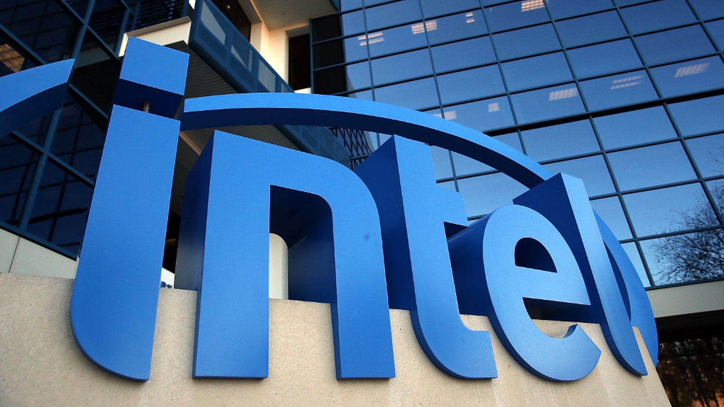 Intel forecasts quarterly revenue below estimates, stock falls