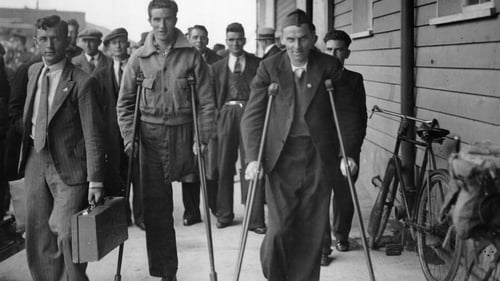 Irish volunteers injured during the Spanish Civil War arrive back in Dublin. Photo: Getty Images