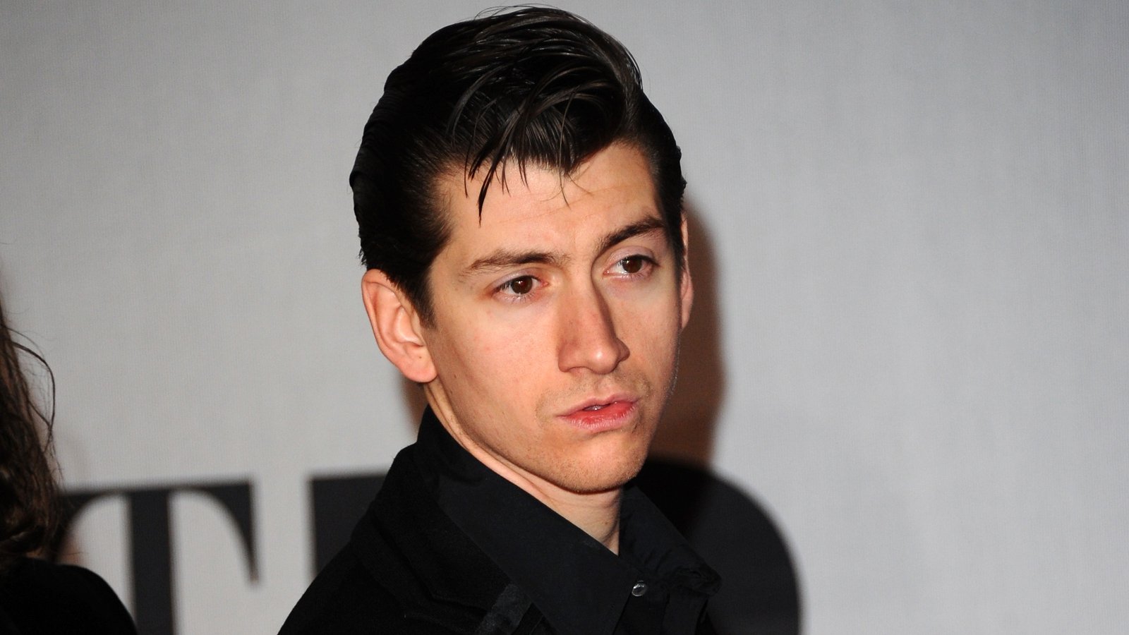 Алекс тернер биография. Алекс Тернер. Alex Turner 2023. Лоренцо Рикельми. Алекс Тернер с длинными волосами.