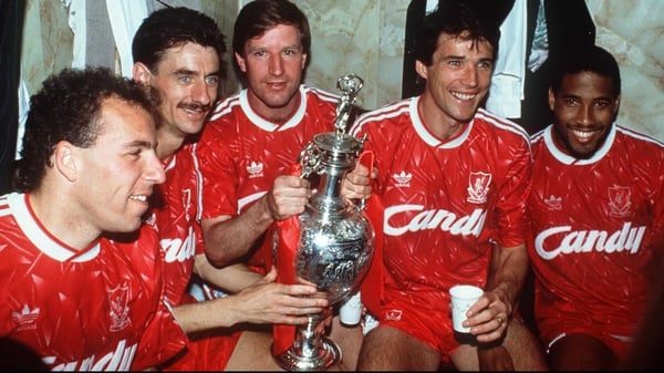Ronnie Whelan (c) with the League Championship trophy in 1990, Liverpool's last win