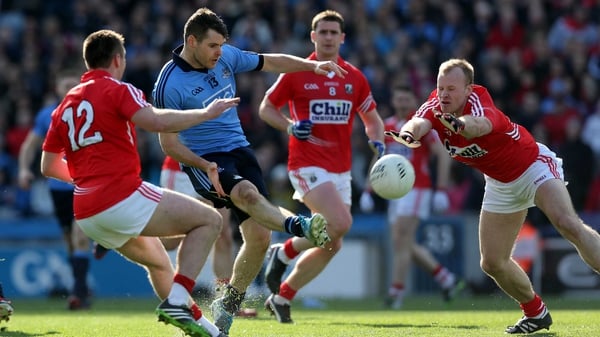 Kevin McManamon of Dublin with Paul Kerrigan and Michael Shields of Cork