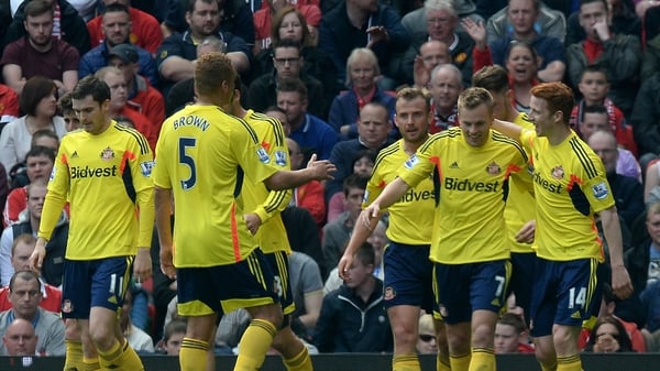 Sunderland's Sebastian Larsson (2nd right) celebrates with teammates after scoring