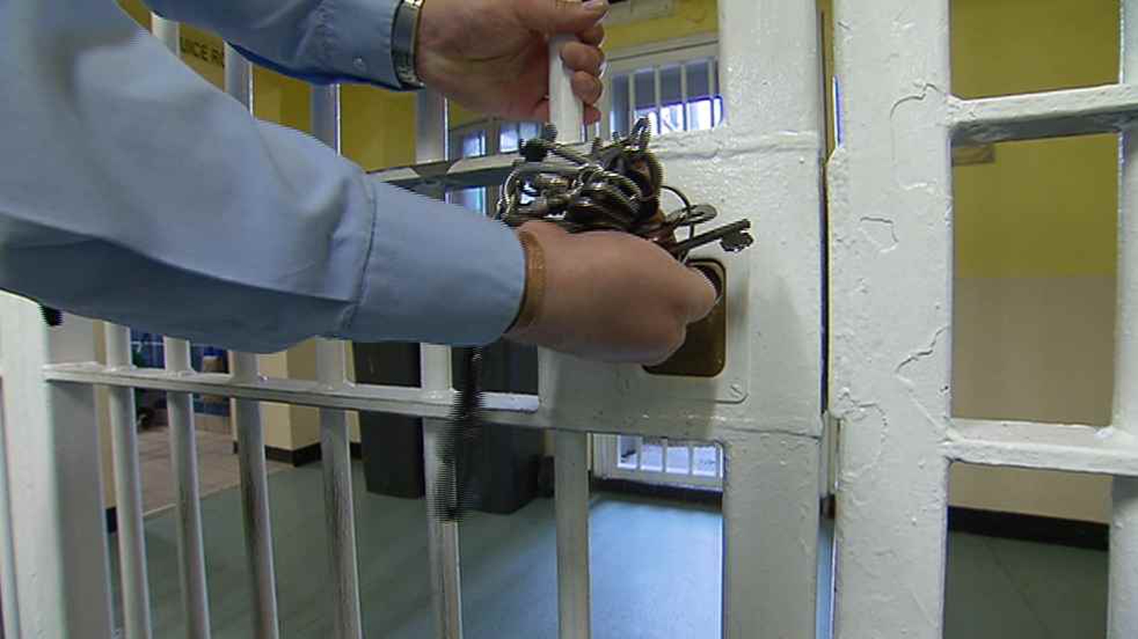 POA says cuts leading to rise in prison officer attacks - RTE.ie