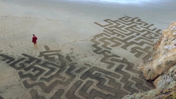 US artist with sand designs