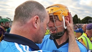 Anthony Daly congratulates Paul Schutte after Dublin's win