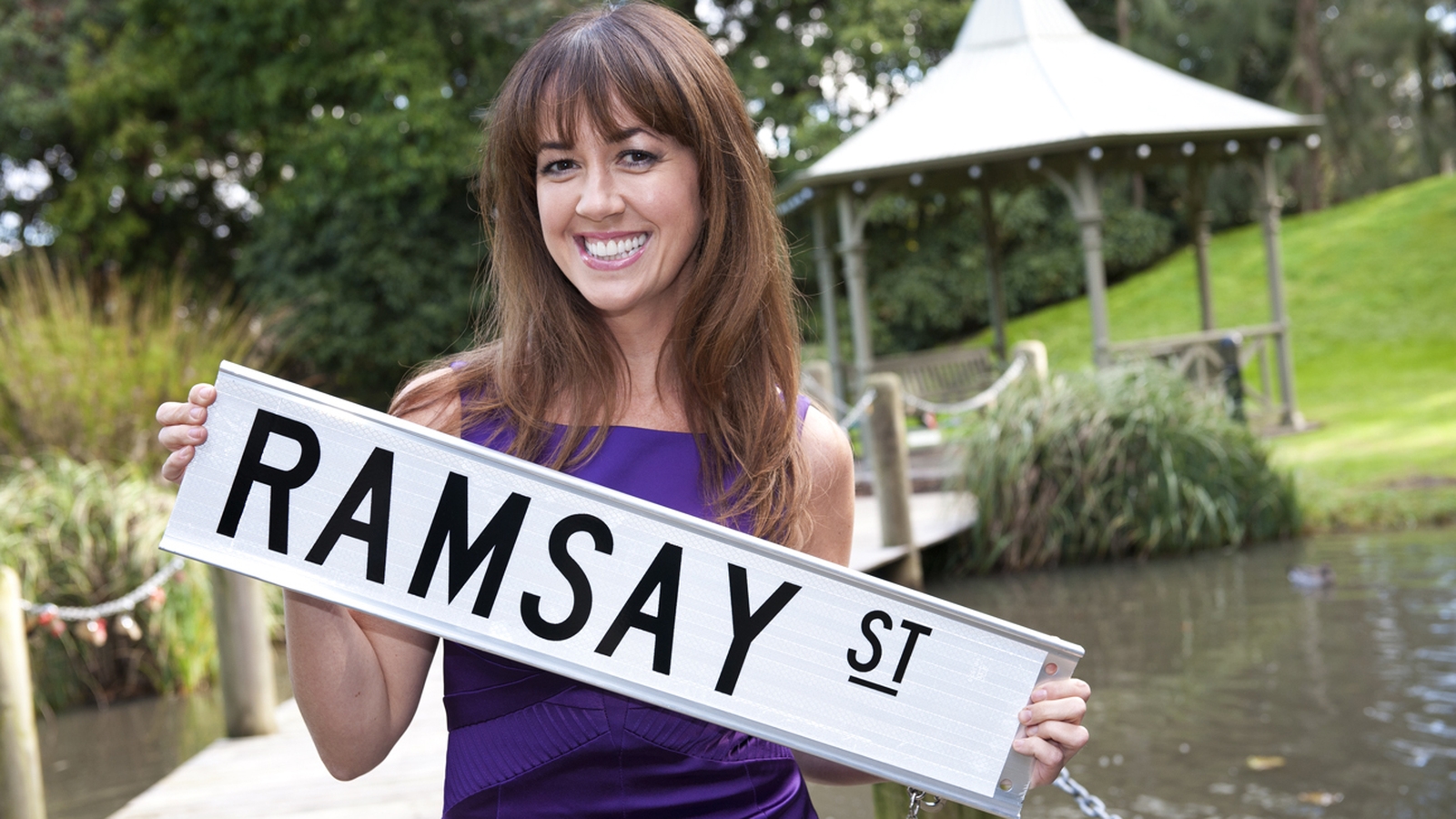 Sheree Murphy Makes Neighbours Cameo