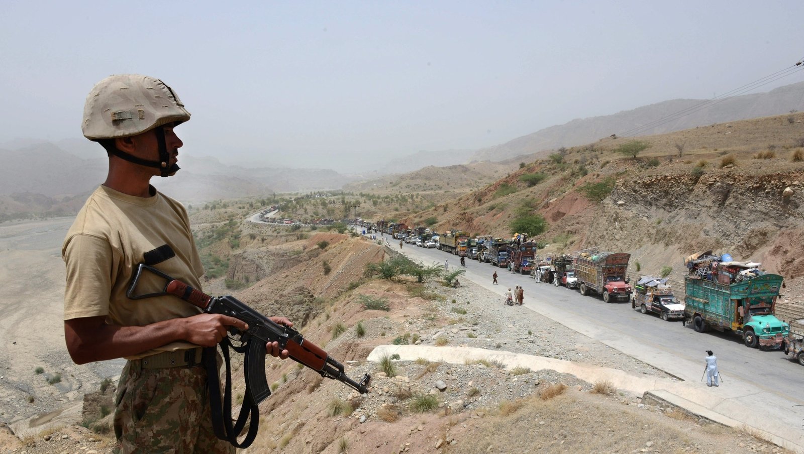 thousands-flee-military-operation-in-pakistan