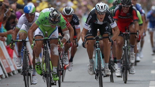 Matteo Trentin (R) beats Peter Sagan (L) to the line
